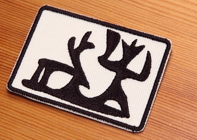Tikitud embleem